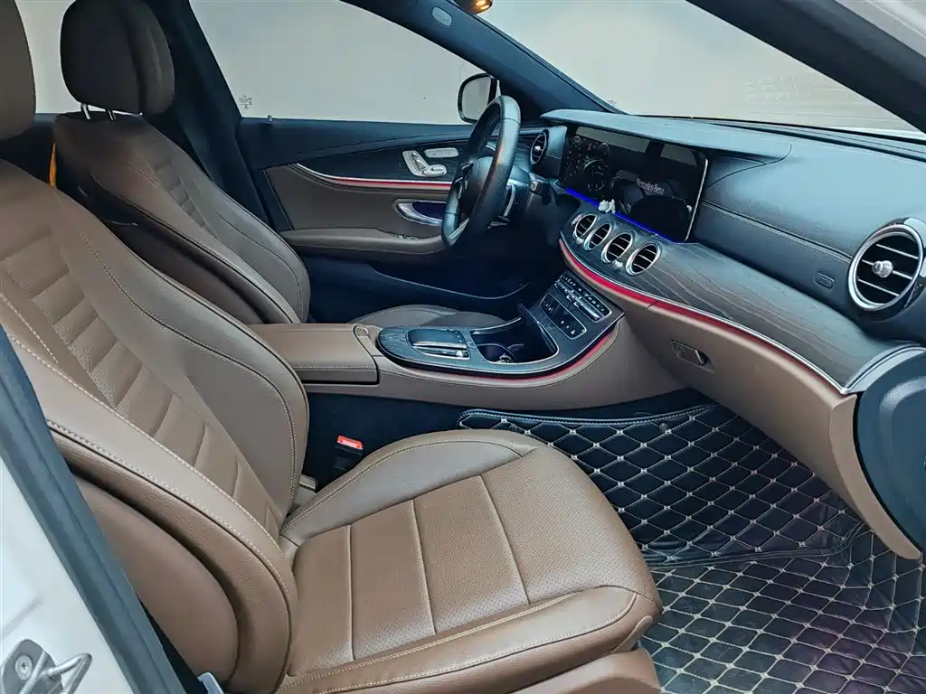 Mercedes-Benz E-Class 2023 E 300 L Sport Fashion фото 12