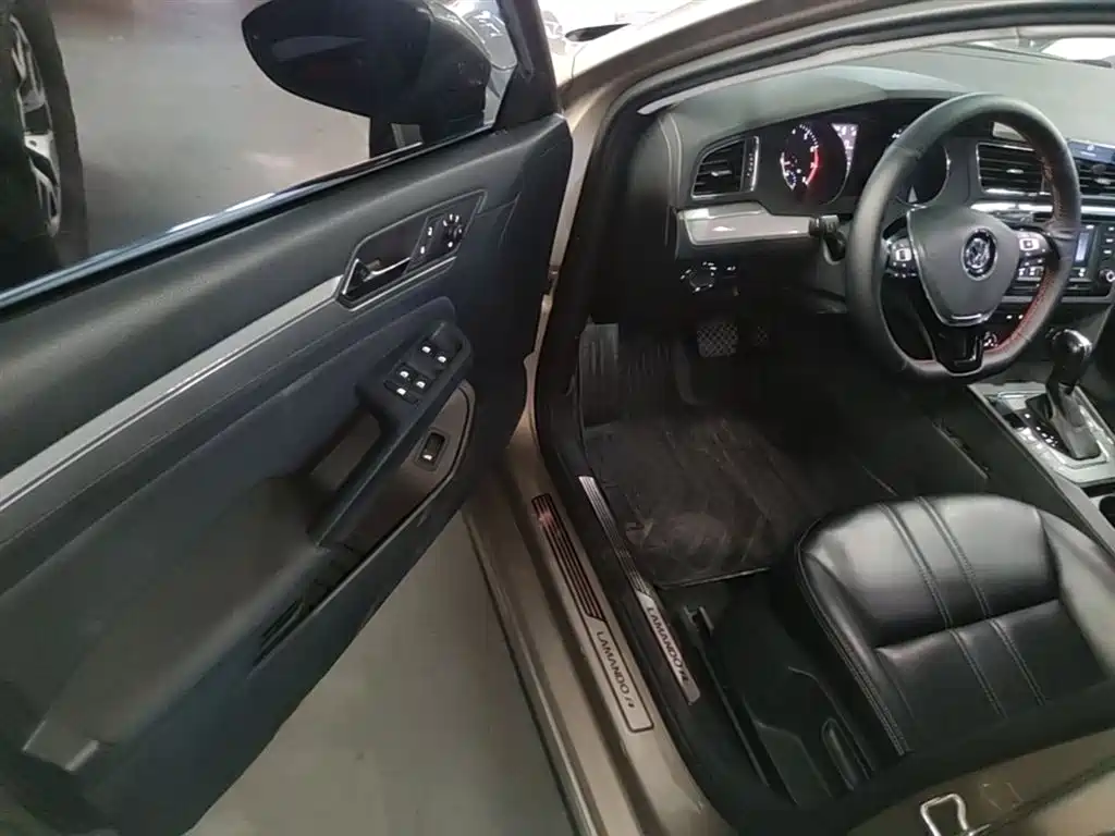 Volkswagen Lamando 2017 230TSI DSG Trend Edition фото 16