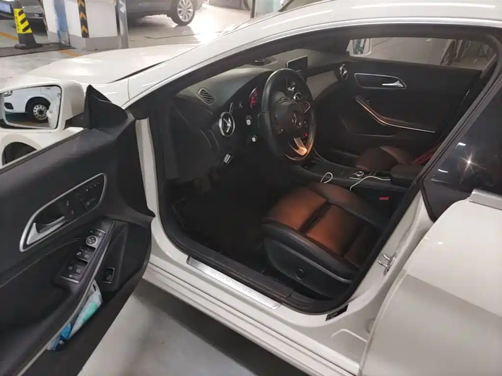 Mercedes-Benz CLA (Import) 2016 CLA 200 Fashion фото 16