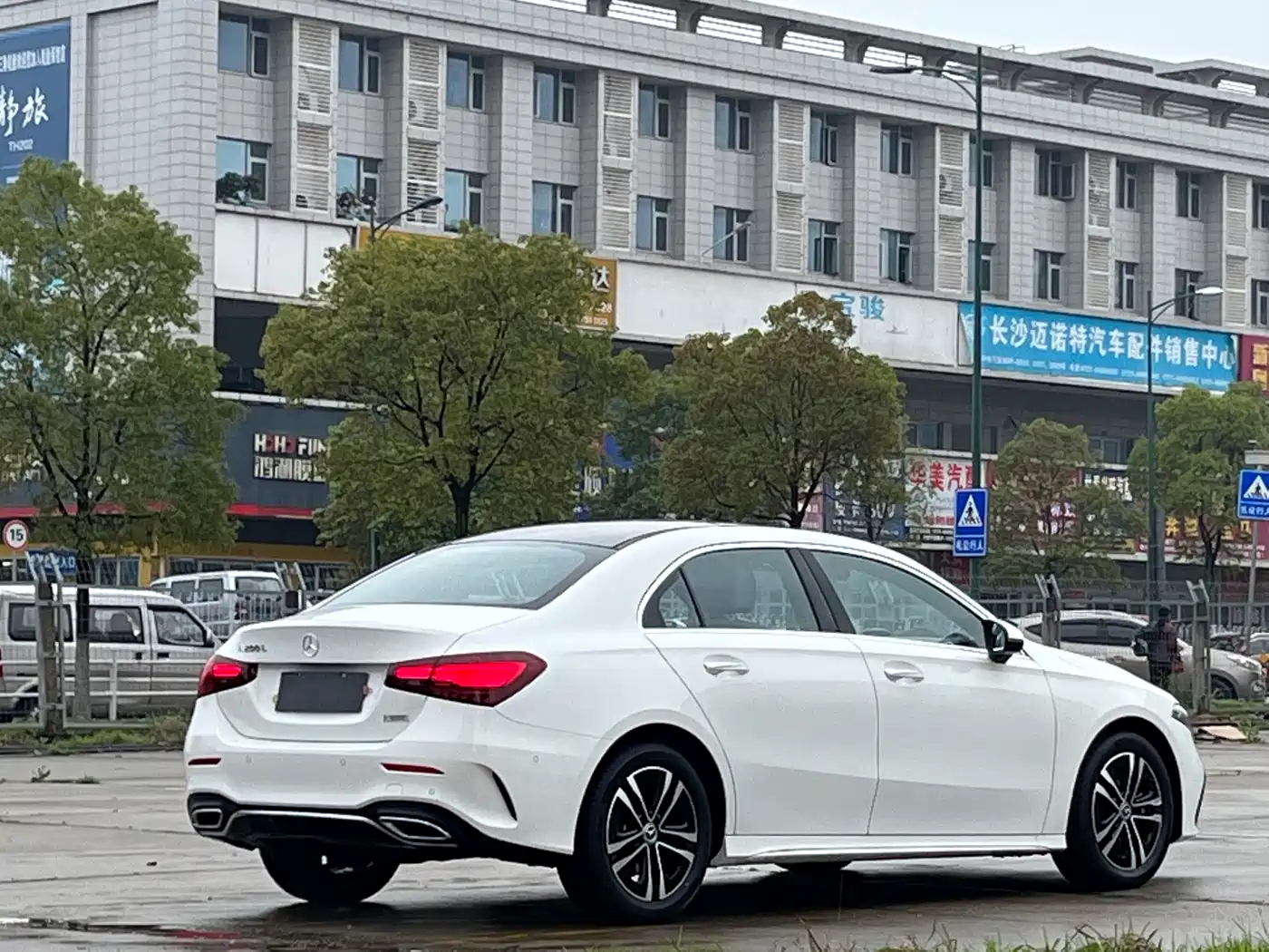 Mercedes-Benz A-Class 2024 A 200 L Fashion Edition фото 9