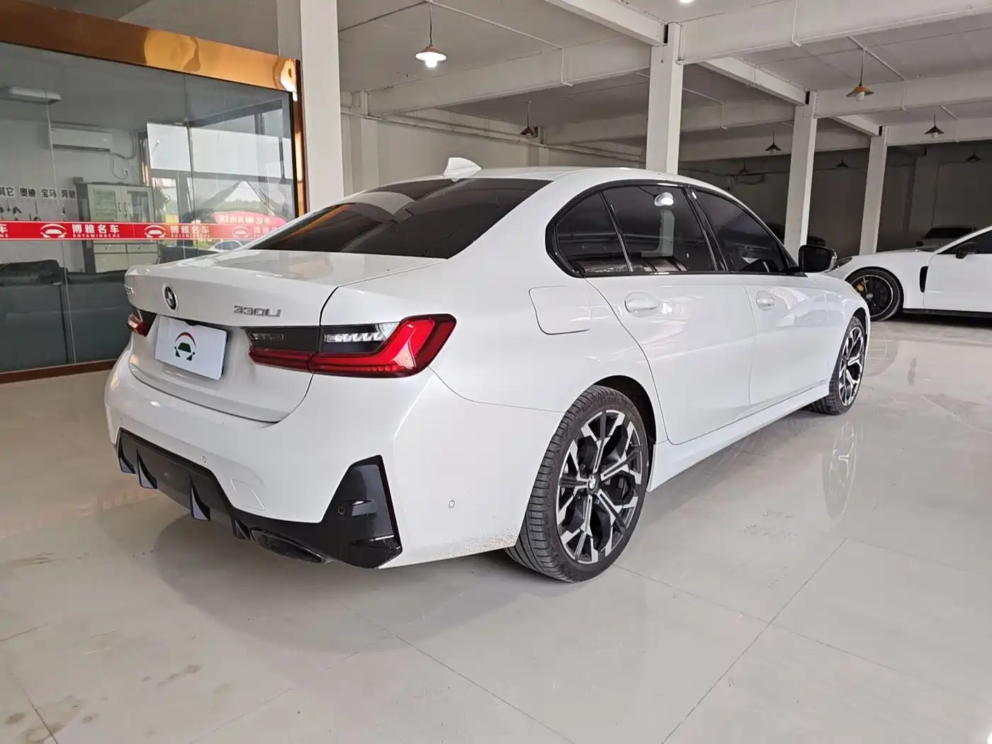 Photo 6 - BMW 3 Series