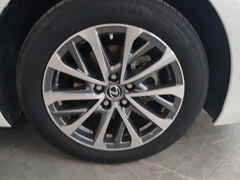 Lexus ES 2023 200 Excellence Edition фото 6