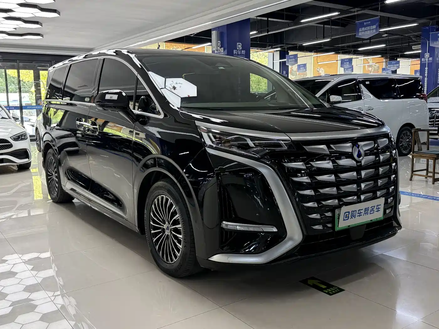 Denza D9 2022 DM-i 970 AWD Flagship фото 3