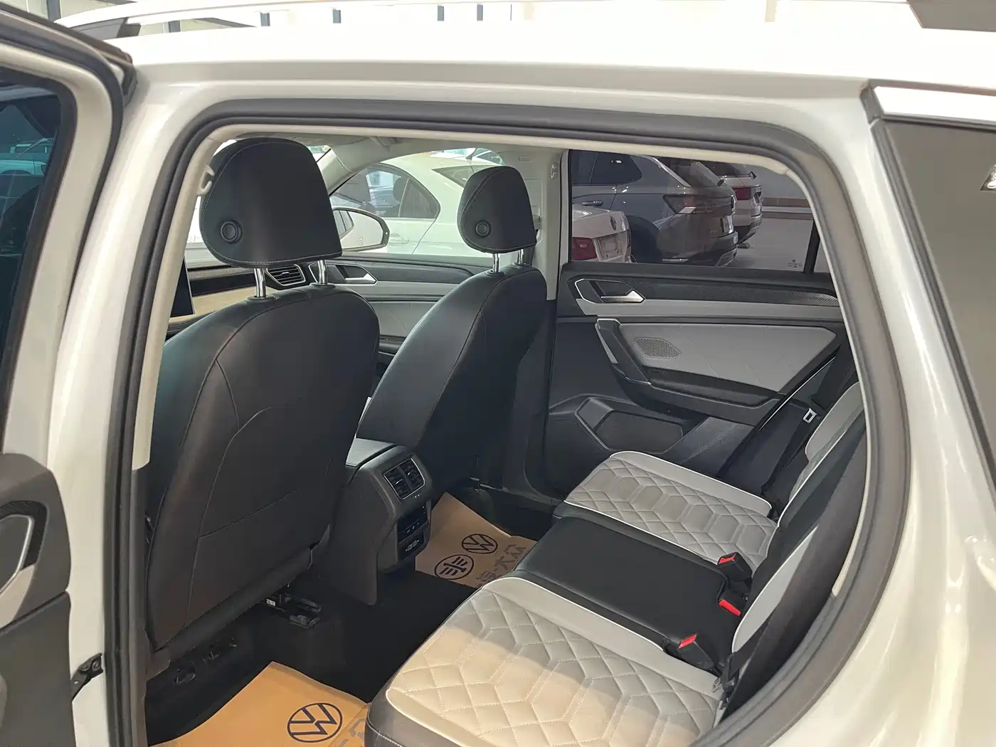 Volkswagen Tayron 2023 300TSI 2WD Luxury Plus Advanced Edition фото 5