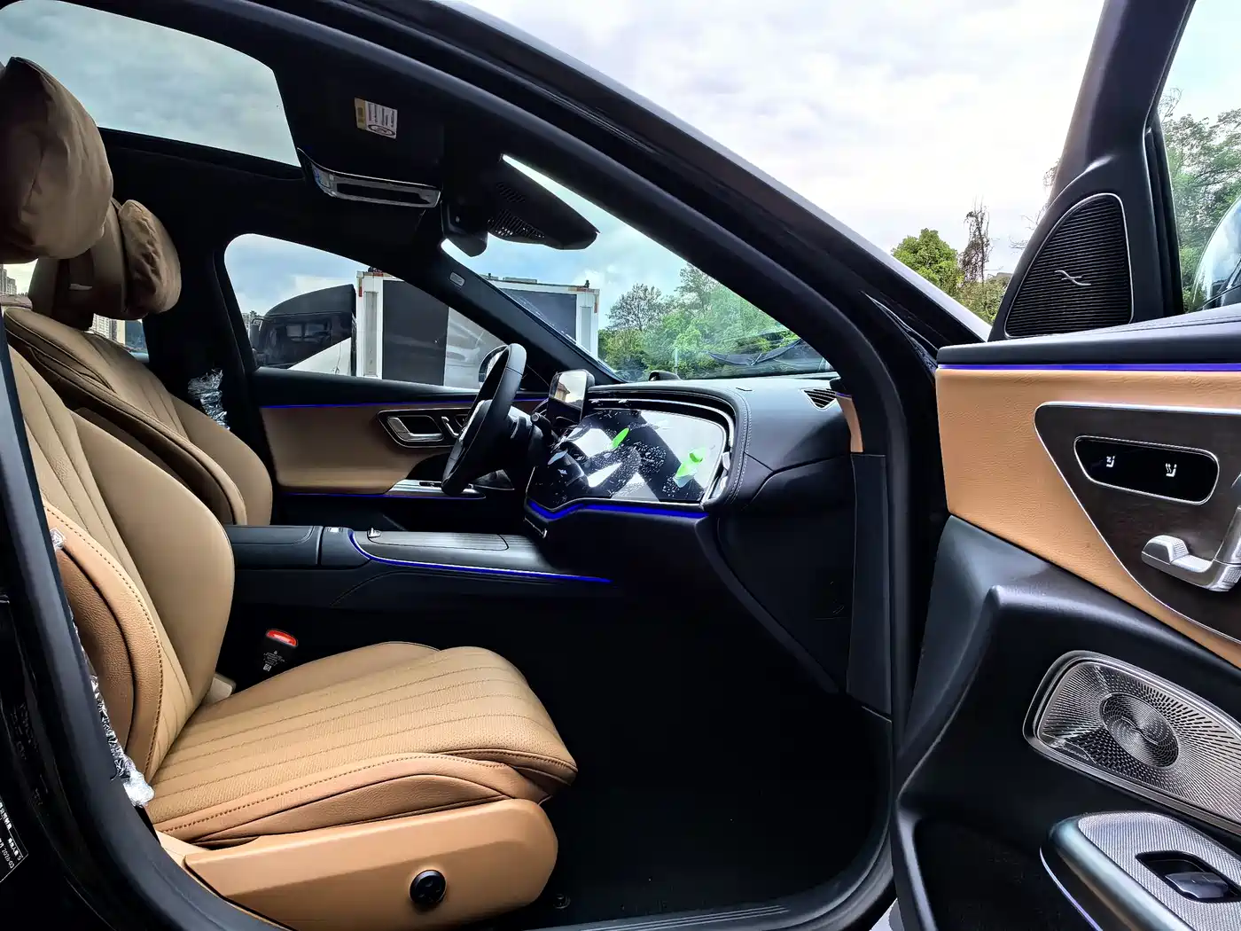 Mercedes-Benz E-Class 2026 E 300 L Luxury фото 6