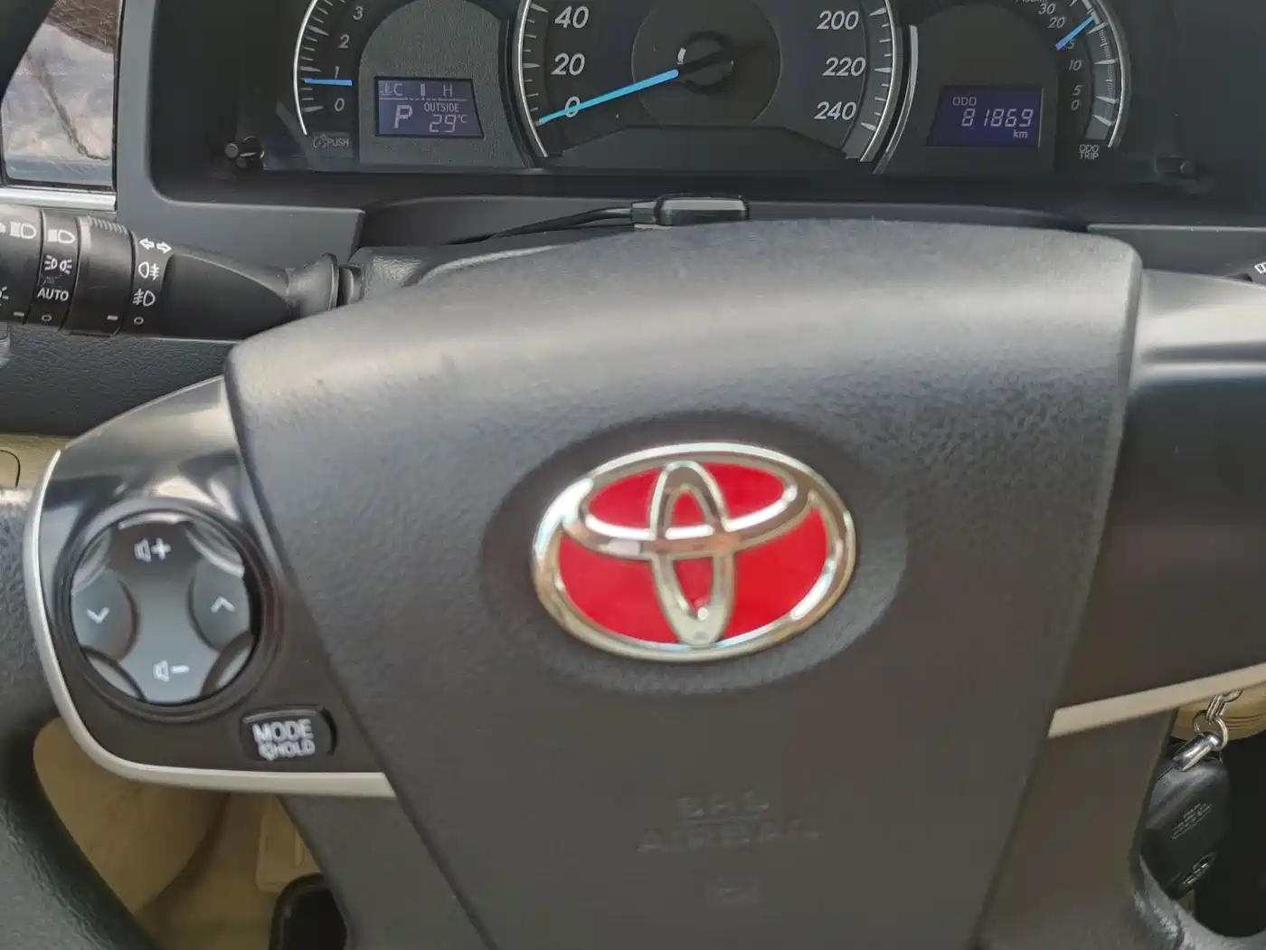 Toyota Camry 2016 2.0E 10th Anniversary Elite Edition фото 4