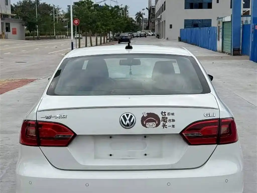 Volkswagen Sagitar 2013 2.0TSI GLI фото 8