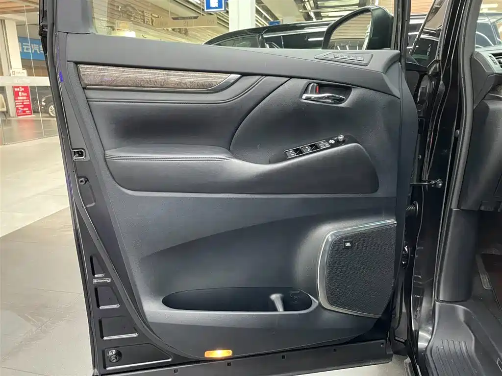 Toyota Alphard 2019 Hybrid 2.5L Premium Edition фото 14