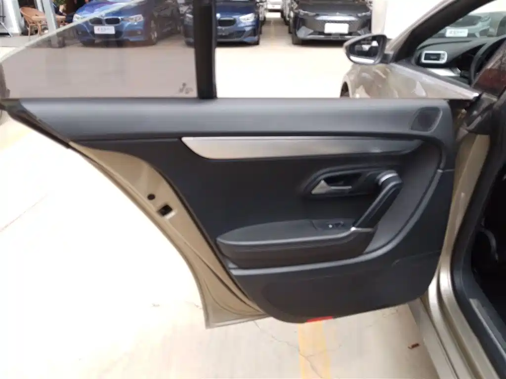 Volkswagen FAW-Volkswagen CC 2016 Model 1.8TSI Premium фото 2