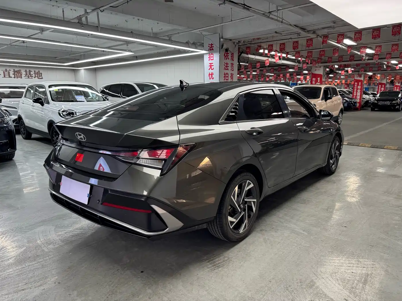 Hyundai Elantra 2023 1.5L CVT GLX Elite Edition фото 11