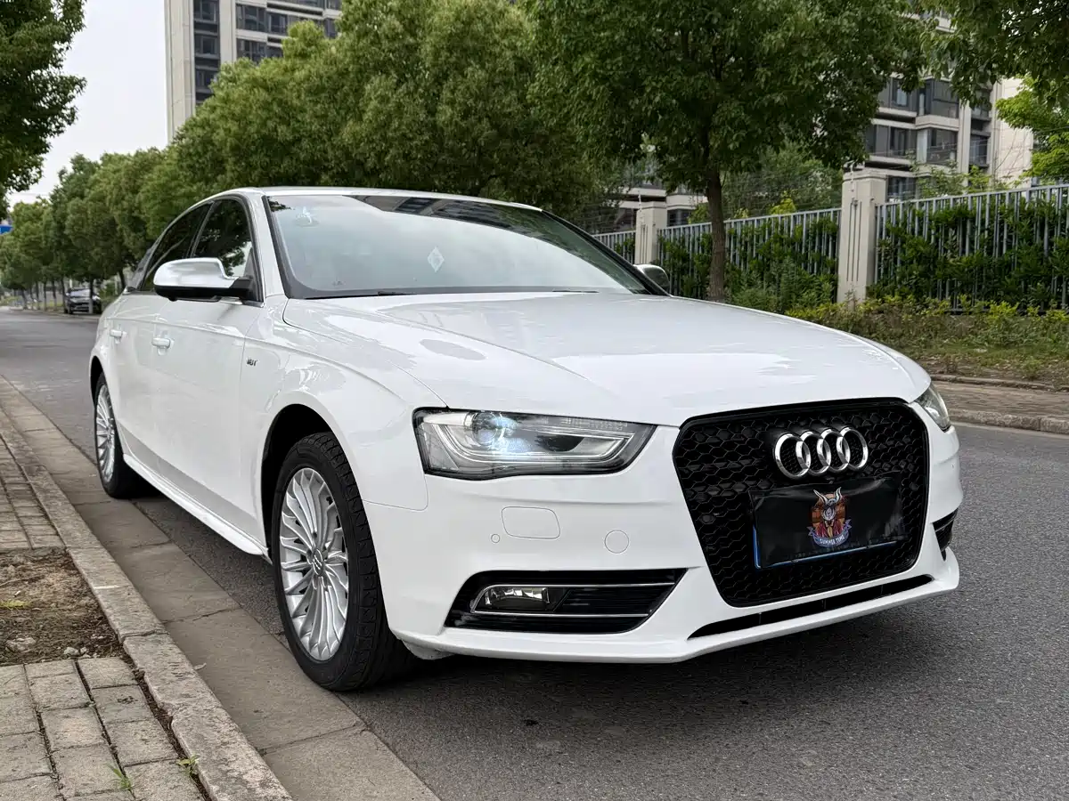 Audi A4L 2015 35 TFSI Auto Comfort фото 3