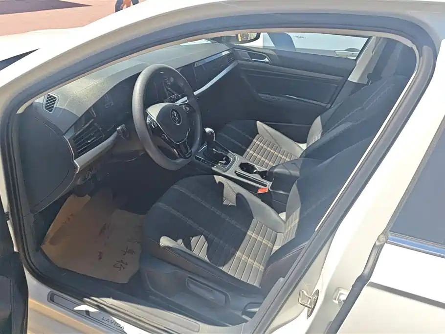 Volkswagen Lavida 2021 1.5L Automatic Vision Edition фото 9