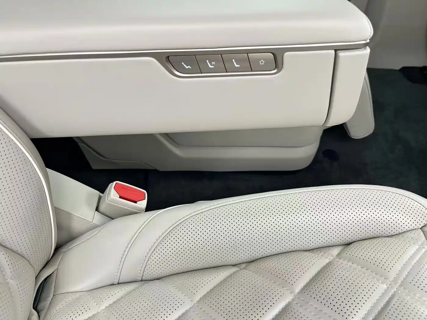 NIO ES8 2026 2025 Model 6-Seat Executive Luxury Edition