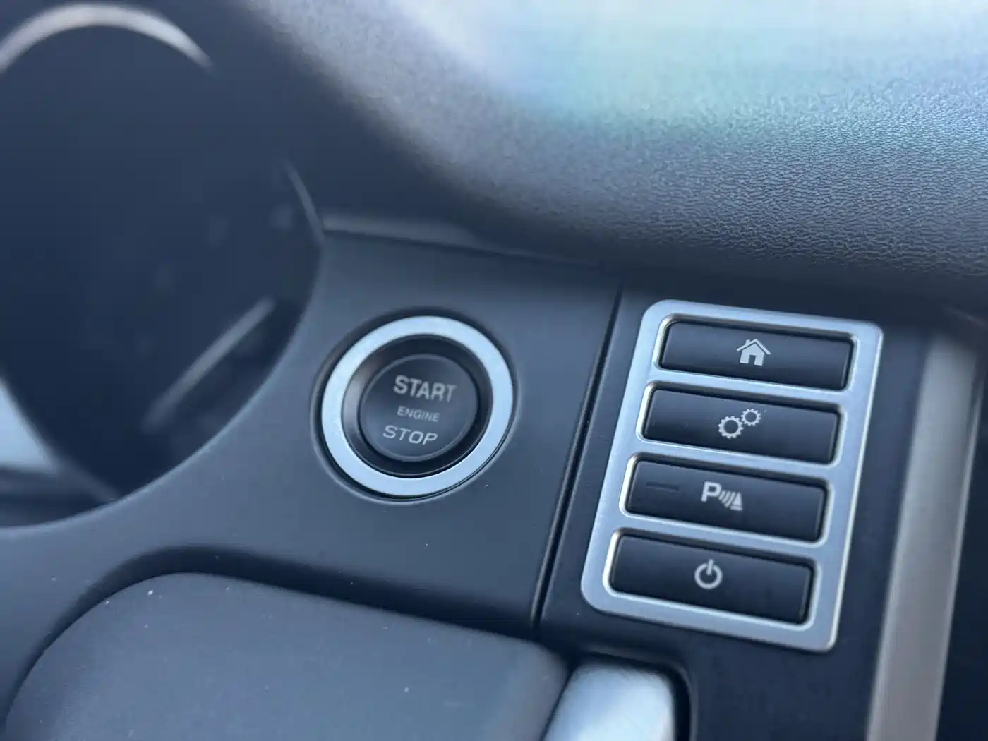 Land Rover Discovery Sport 2016 2.0T SE фото 26