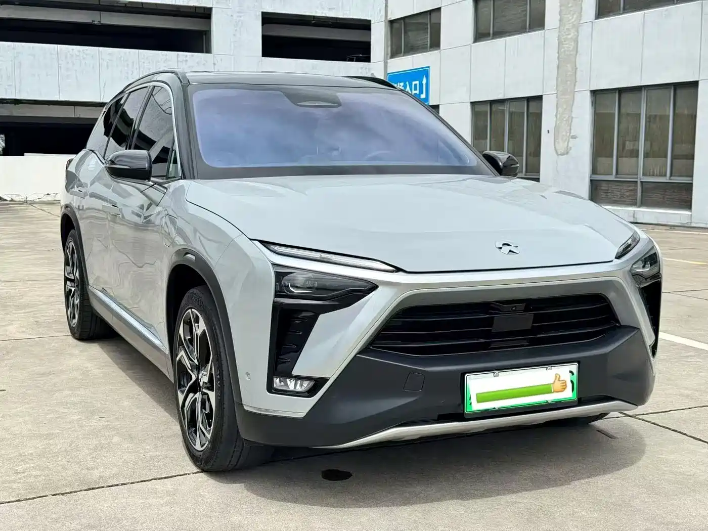 Фото 2 - NIO ES8