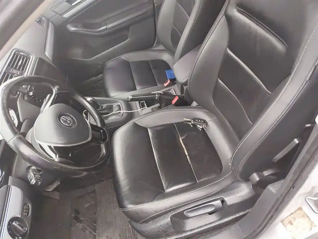 Volkswagen Sagitar 2015 1.6L Automatic Comfort фото 7