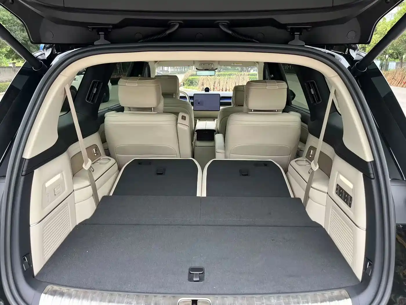 NIO ES8 2026 2025 Model 6-Seat Executive Luxury Edition