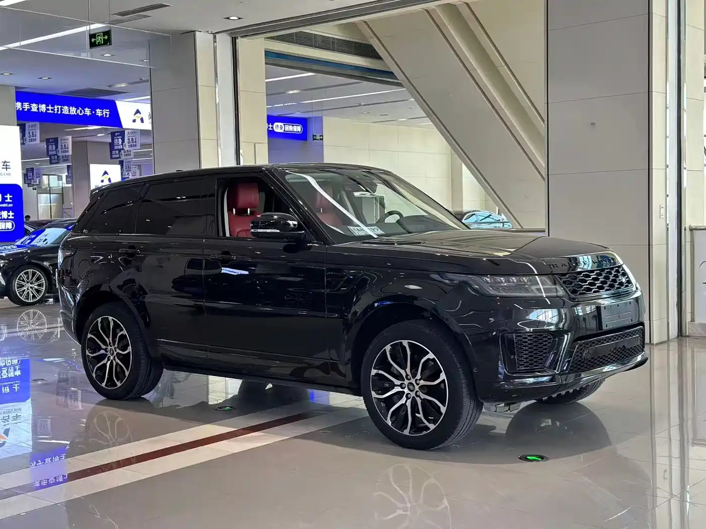 Land Rover Range Rover Sport 2021 3.0 L6 Gloss Black Edition фото 2