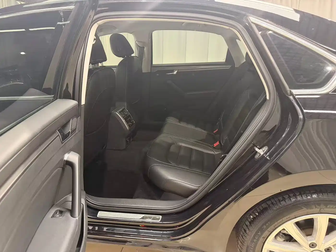 Volkswagen Passat 2017 330TSI DSG Prestige фото 6