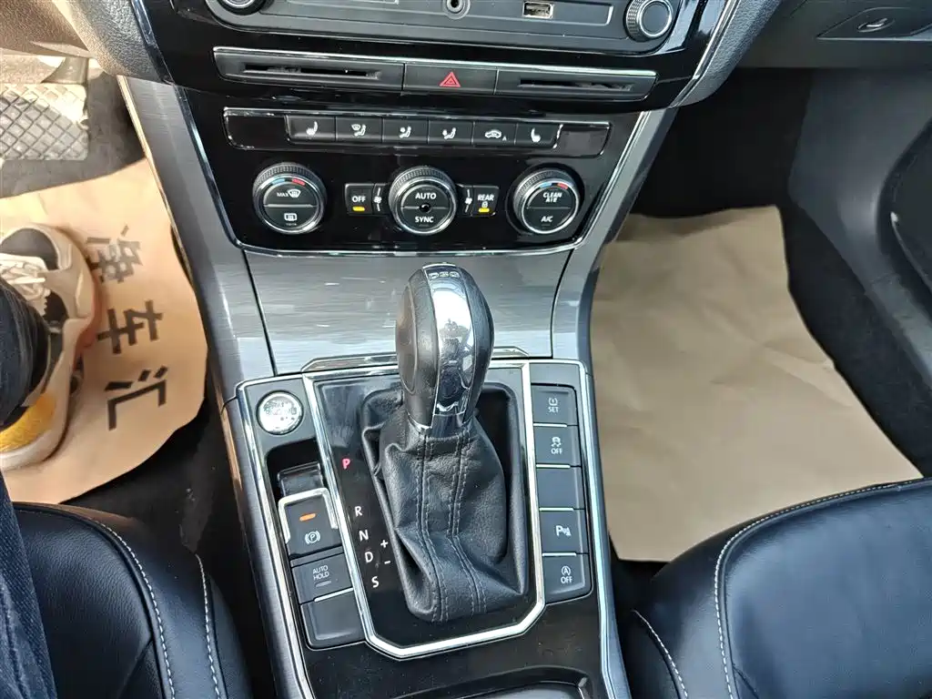 Volkswagen Passat 2017 330TSI DSG Prestige фото 14