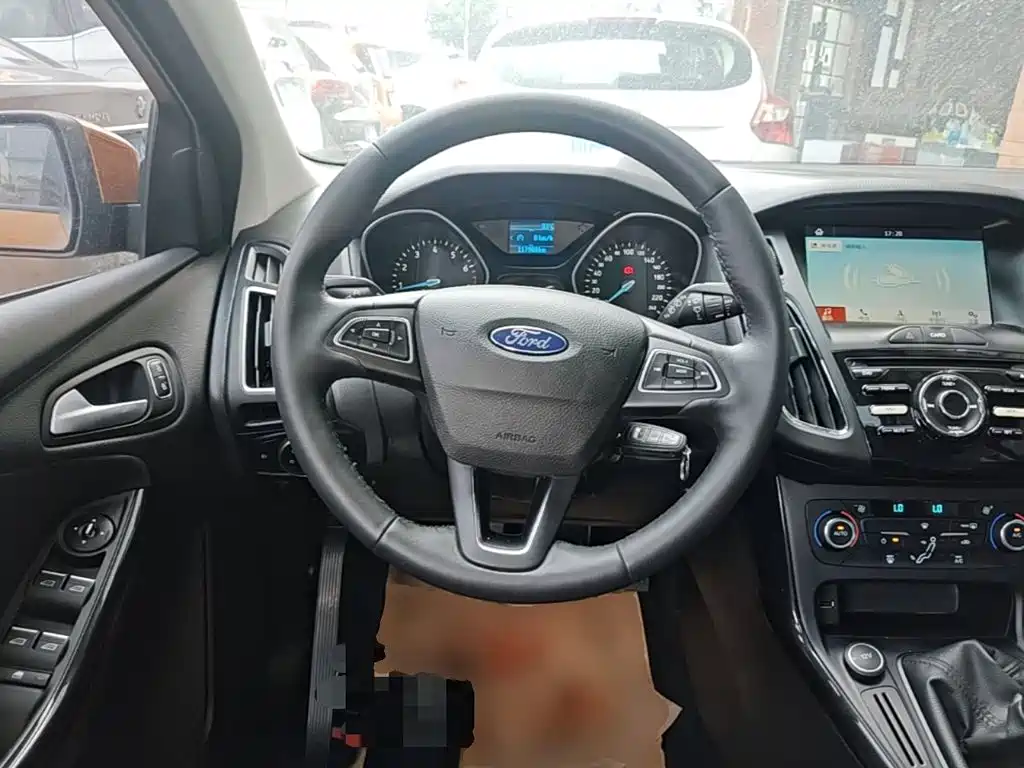 Фото 11 - Ford Focus