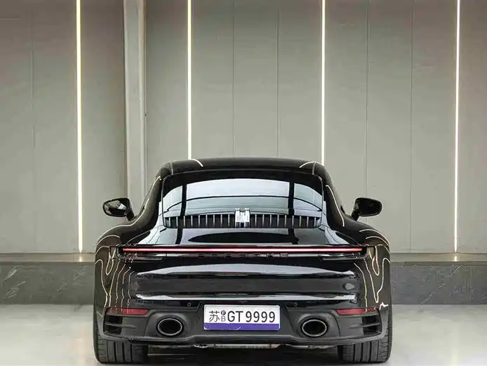 PORSCHE 911
