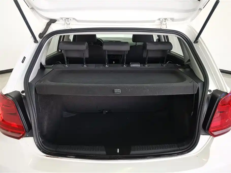 Volkswagen Polo 2016 1.4L Automatic Trend фото 4