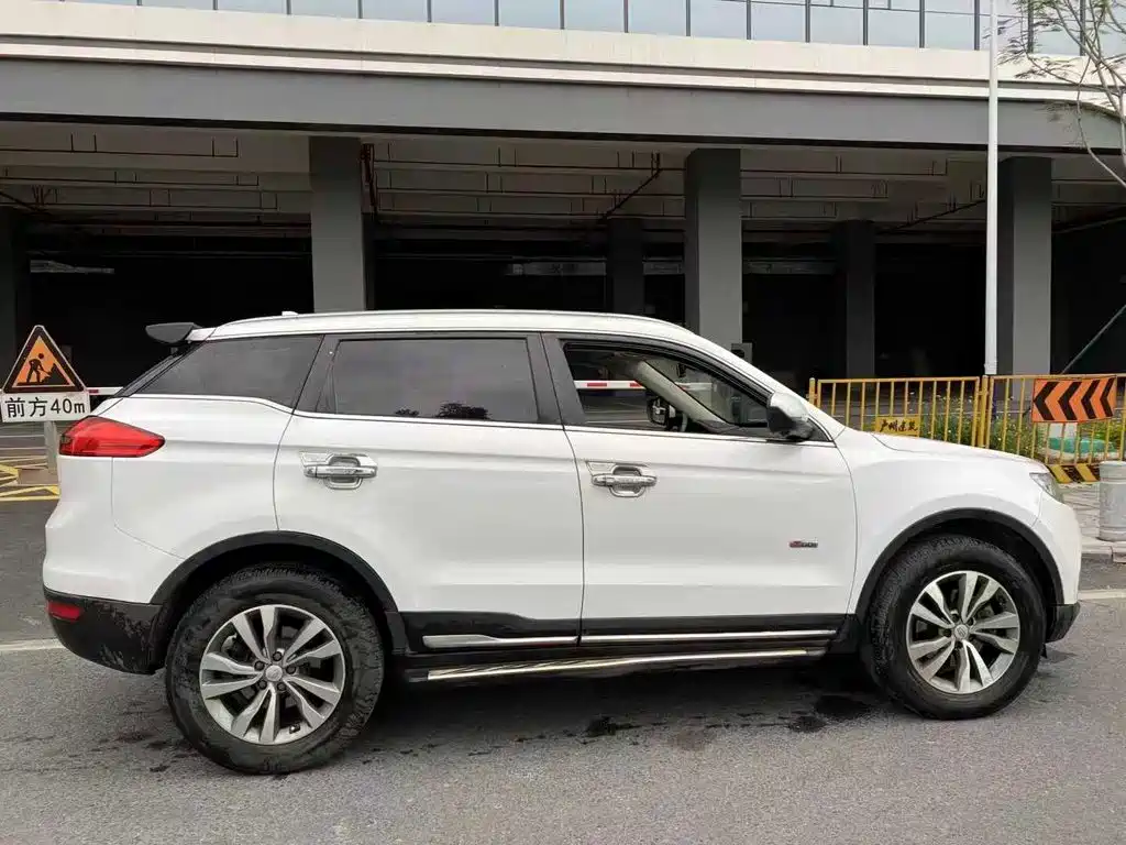 Фото 3 - Geely Atlas