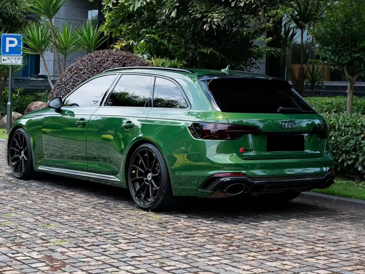 Audi RS 4 2019 RS 4 2.9T Avant фото 3