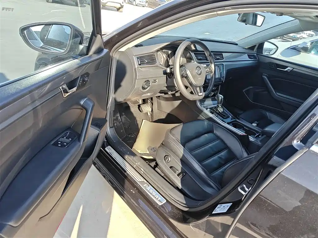 Volkswagen Passat 2017 330TSI DSG Prestige фото 16