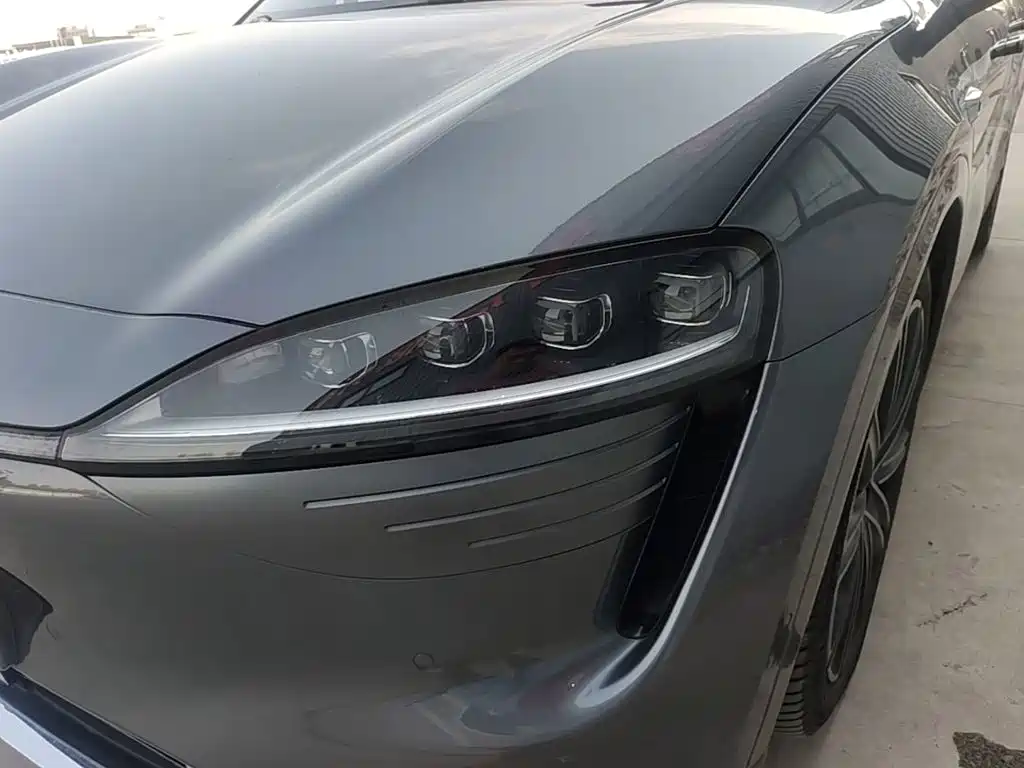 Фото 24 - Zhijie Luxeed R7