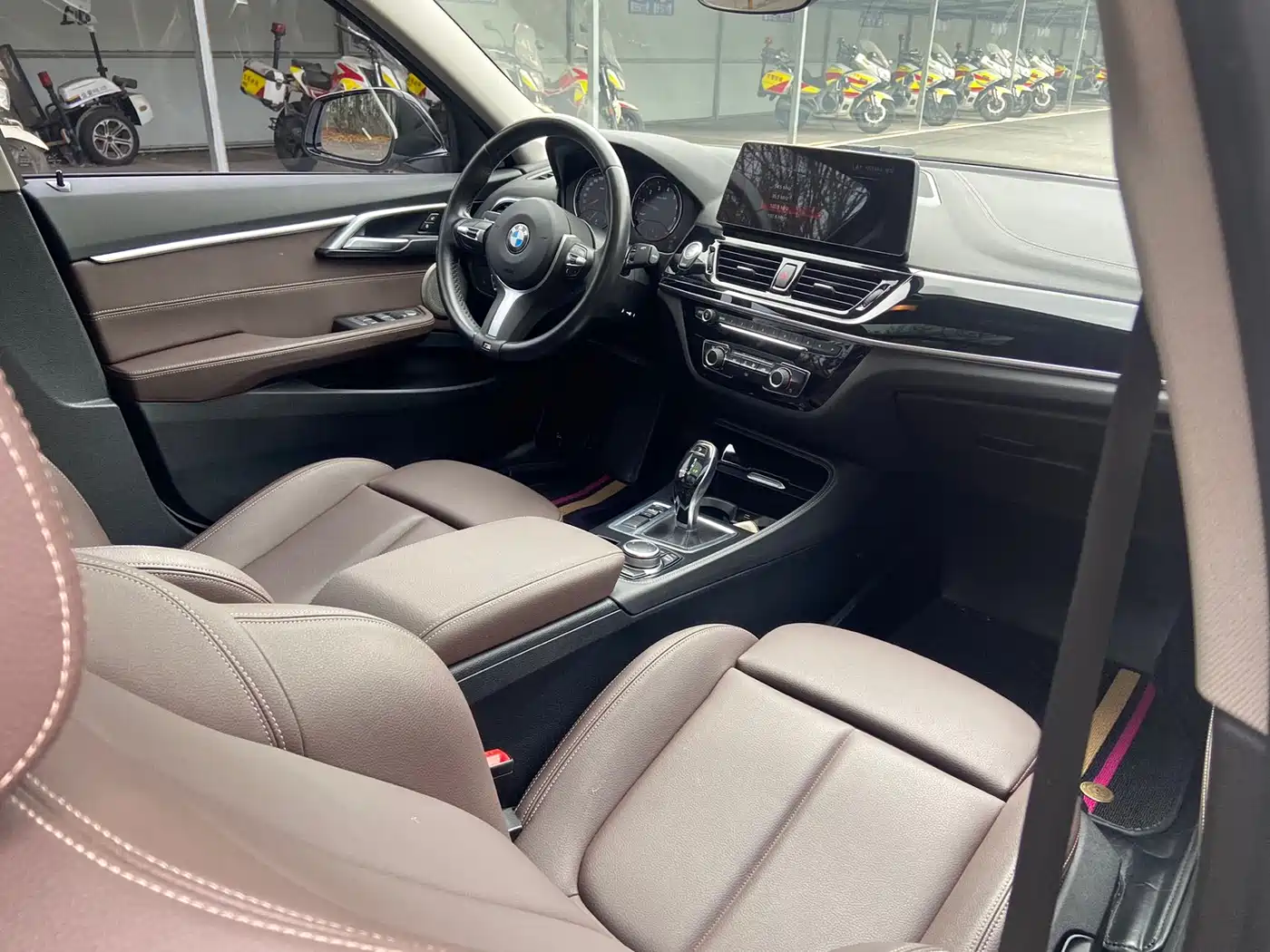 BMW 1 Series 2023 120i M Sport Shadow Edition фото 10