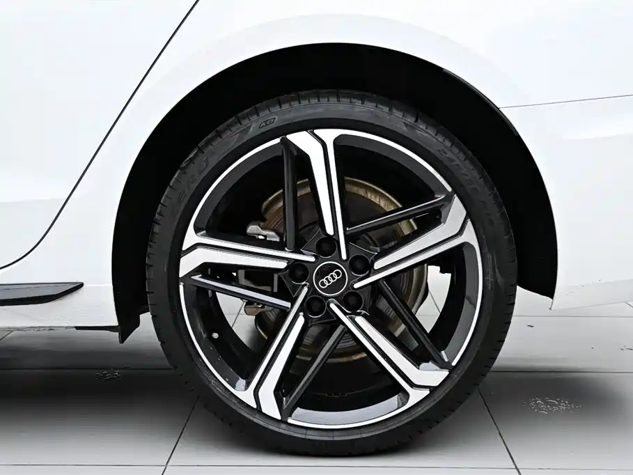 Audi A4L 2024 40 TFSI Luxury Dynamic фото 37