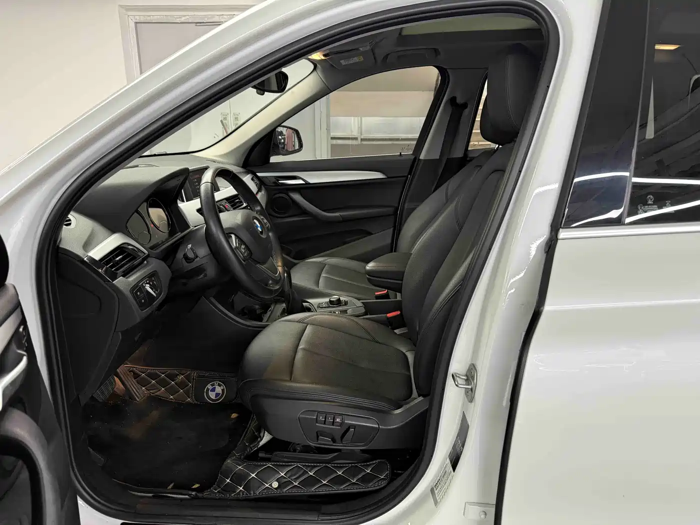 BMW X1 2018 sDrive20Li Leading Model фото 4