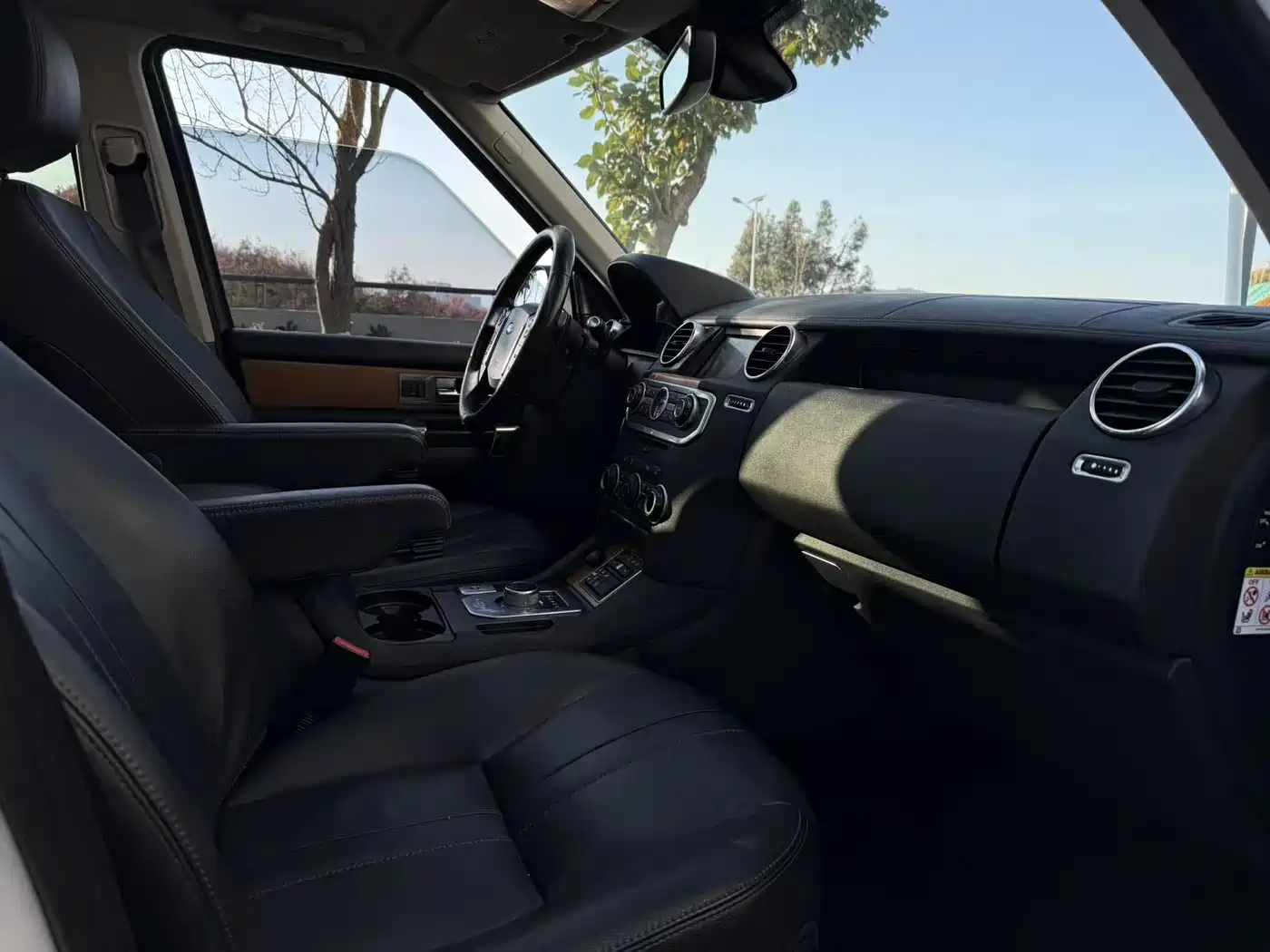 Land Rover Discovery 2015 3.0 SDV6 HSE Diesel фото 13
