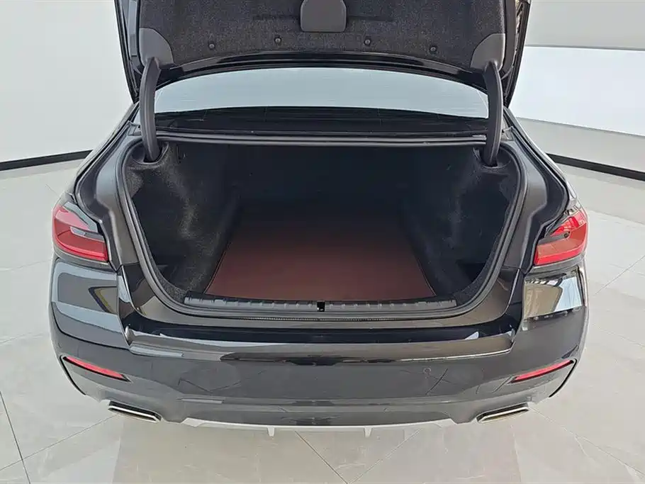 BMW 5 Series 2022 Model Second Facelift 525Li M Sport Package фото 4