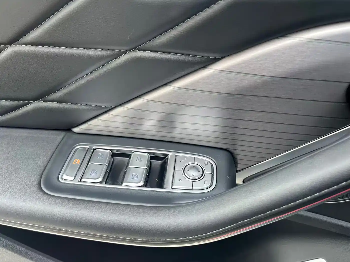 Hongqi HS7 PHEV 2024 2.0T PHEV 4WD Flagship Edition 6-seater фото 19