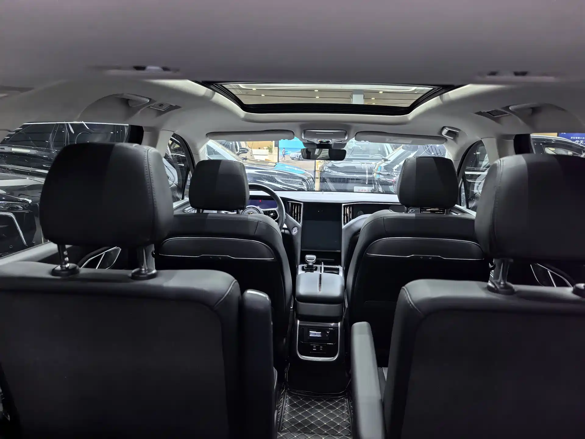 Photo 14 - Hongqi HS7 PHEV