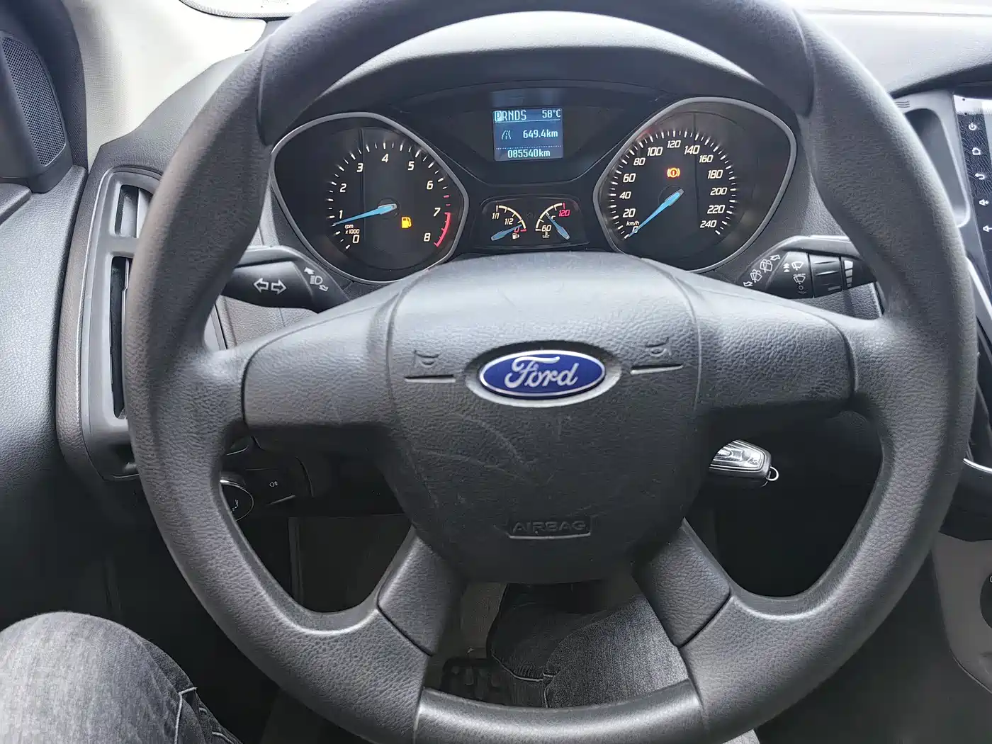 Ford Focus 2012 Hatchback 1.6L Automatic Comfort фото 12