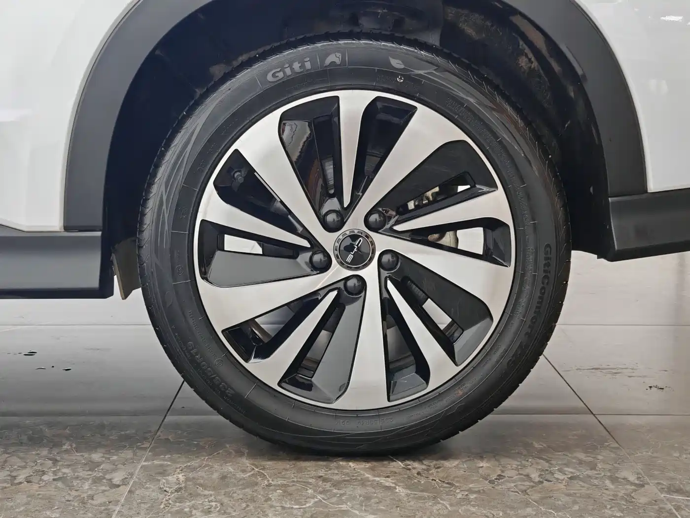 BYD Song PLUS PHEV 2024 Glory Edition DM-i 110km Flagship PLUS фото 9