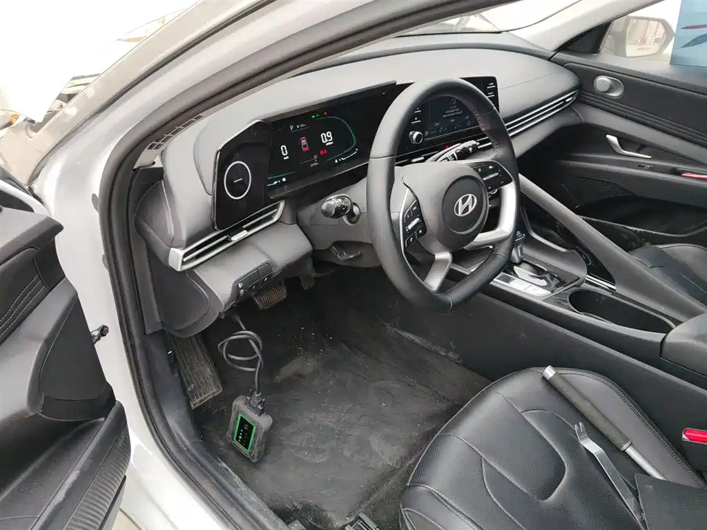 Hyundai Elantra 2023 1.5L CVT GLX Elite Edition фото 16