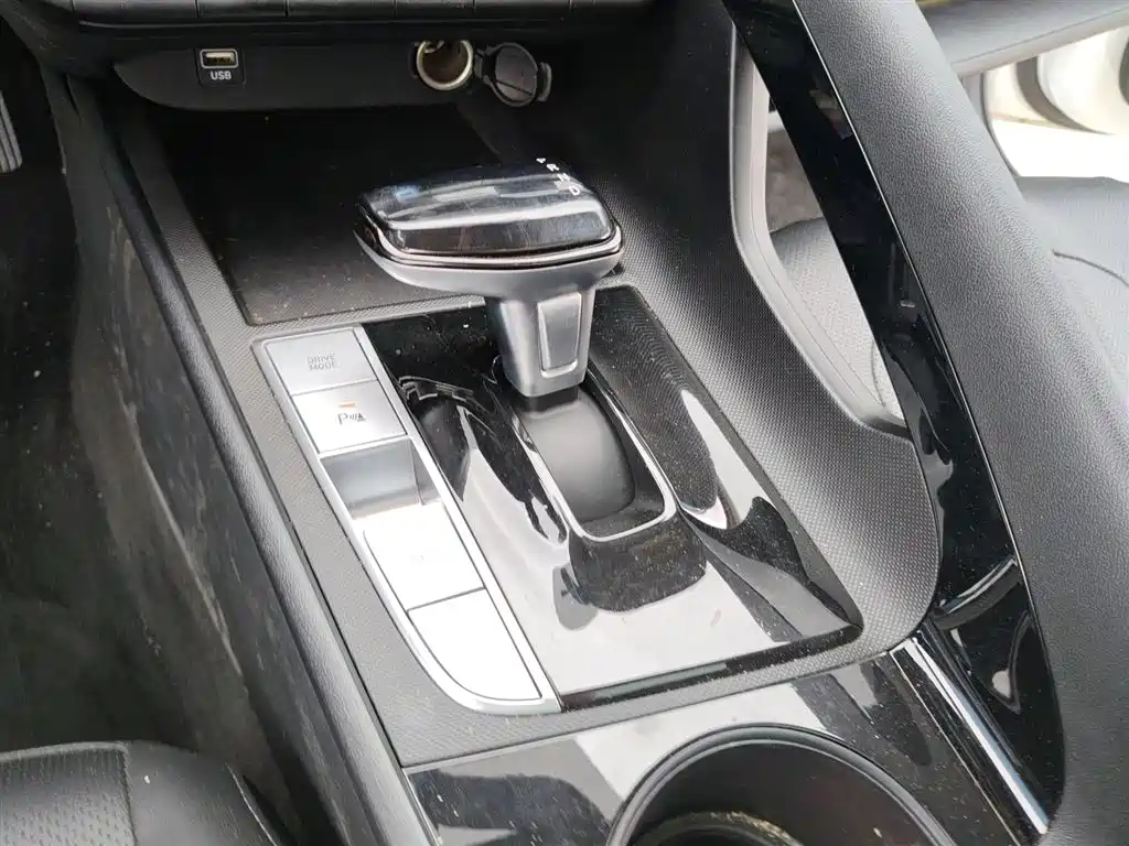 Hyundai Elantra 2023 1.5L CVT GLX Elite Edition фото 14