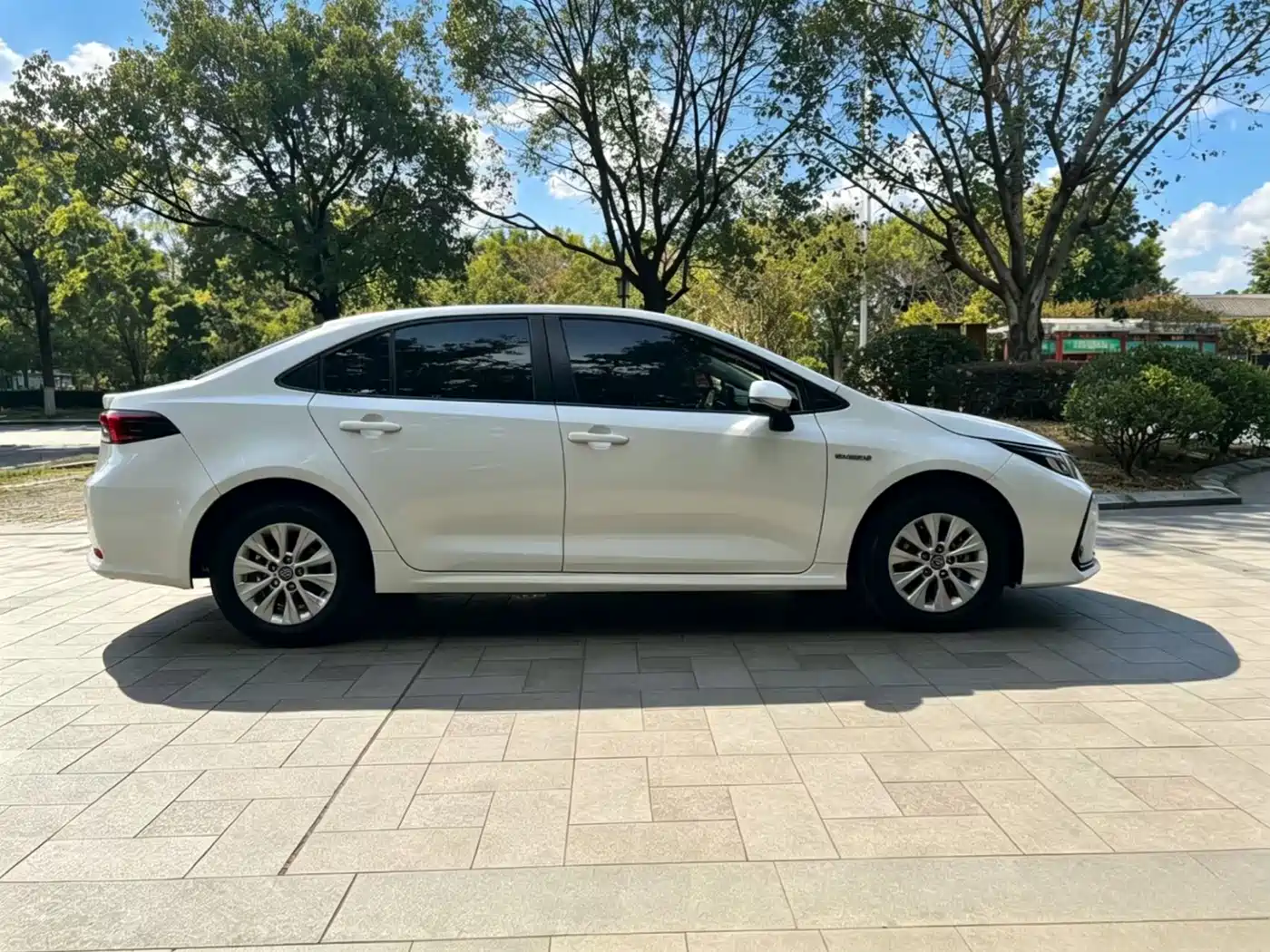Toyota Corolla 2022 Hybrid 1.8L E-CVT Pioneer Edition фото 9