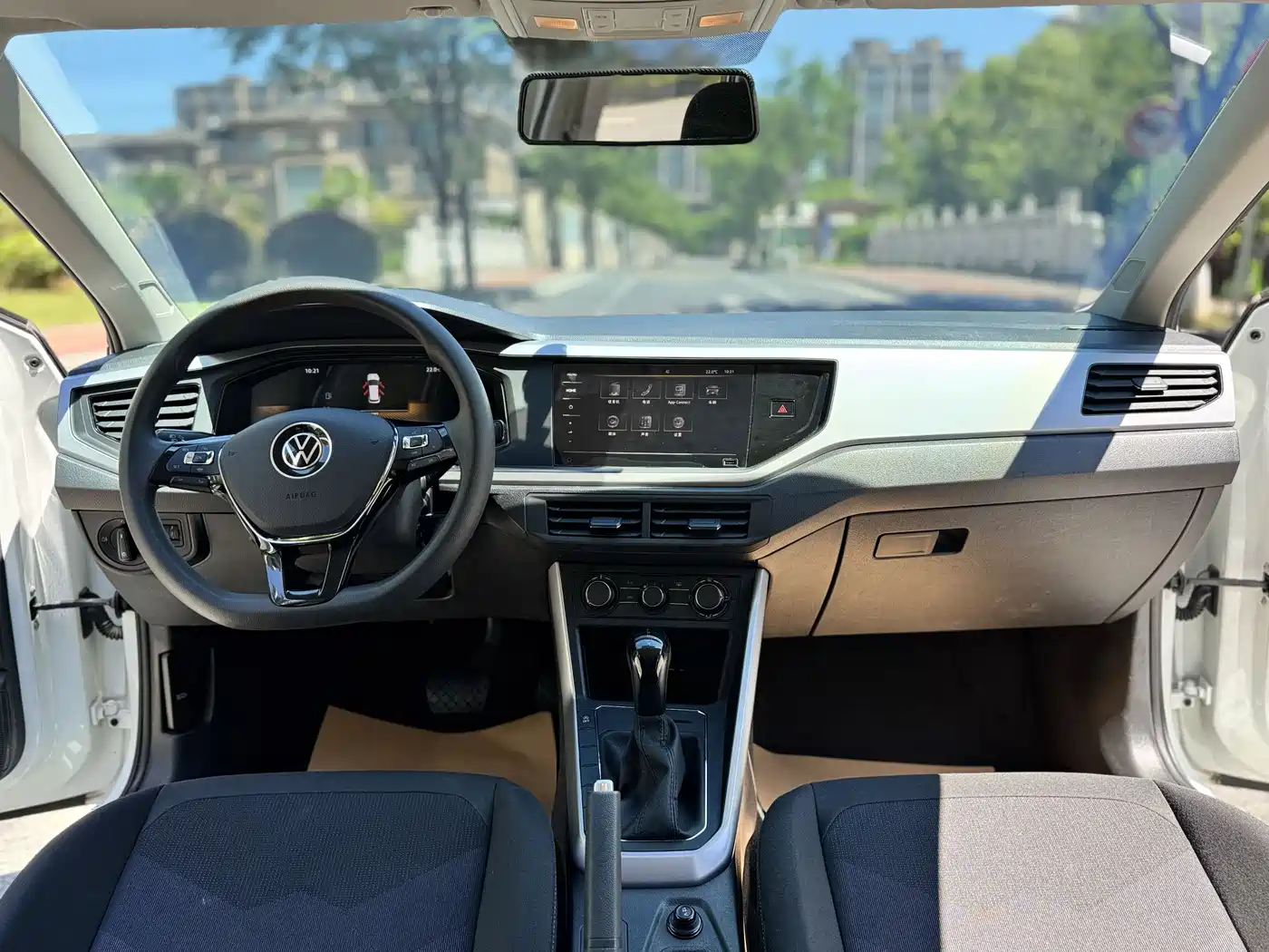 Volkswagen Polo 2023 Facelift Plus 1.5L Auto Joyful Living Edition фото 12