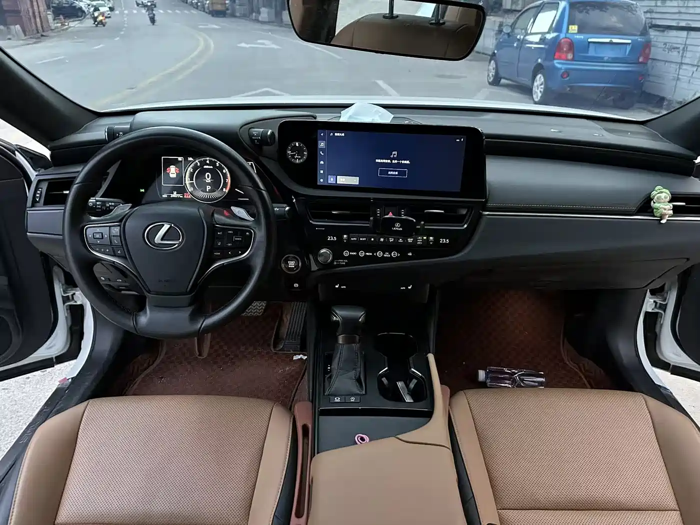 Lexus ES 2023 200 Excellence Edition фото 9
