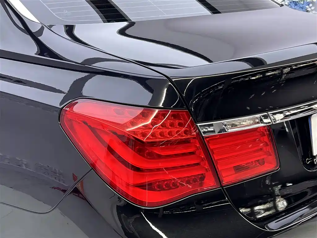 BMW 7 Series 2009 Model 740Li Leading Edition фото 10