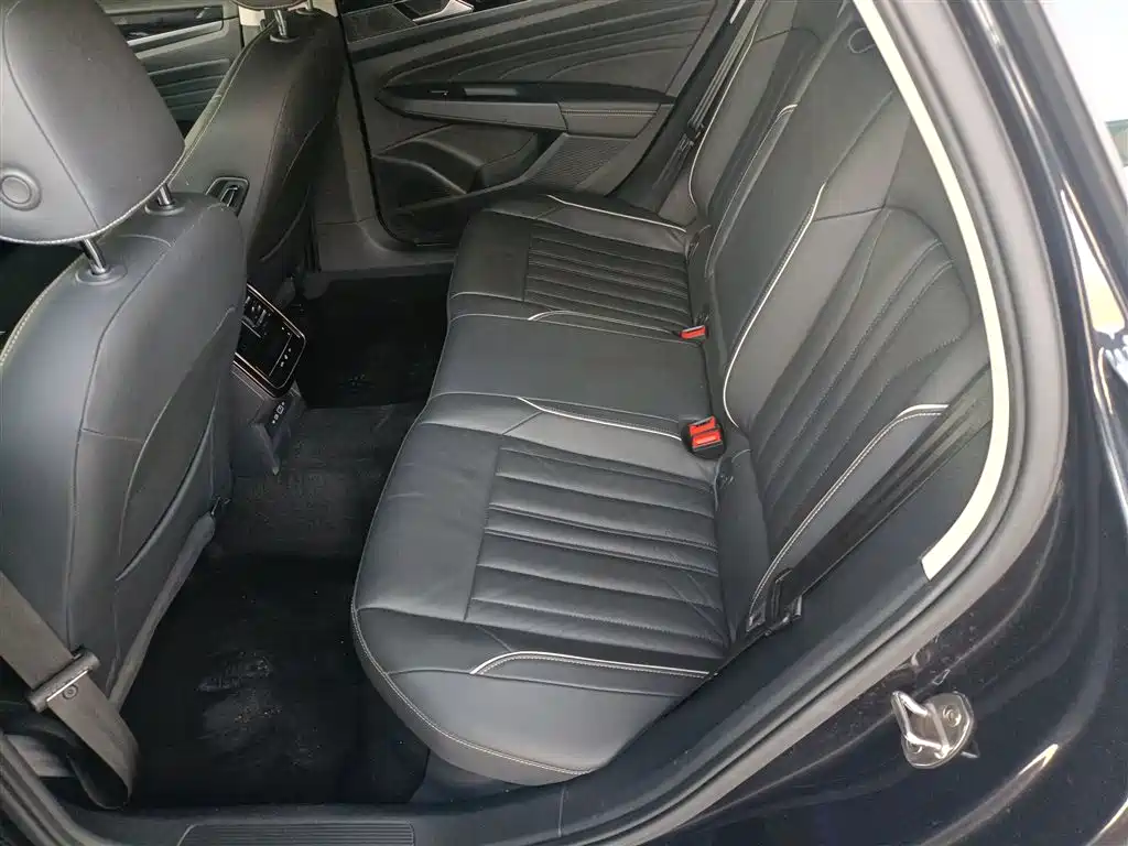Volkswagen Passat 2022 330TSI Elite Edition фото 17