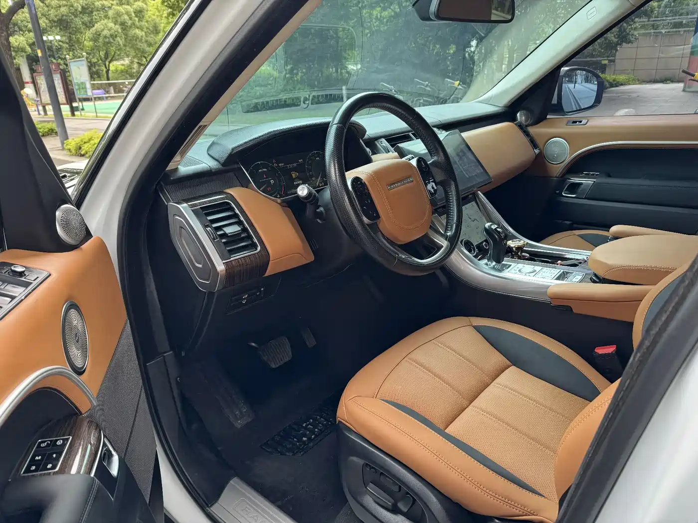 Land Rover Range Rover Sport 2014 3.0 SC V6 HSE фото 4