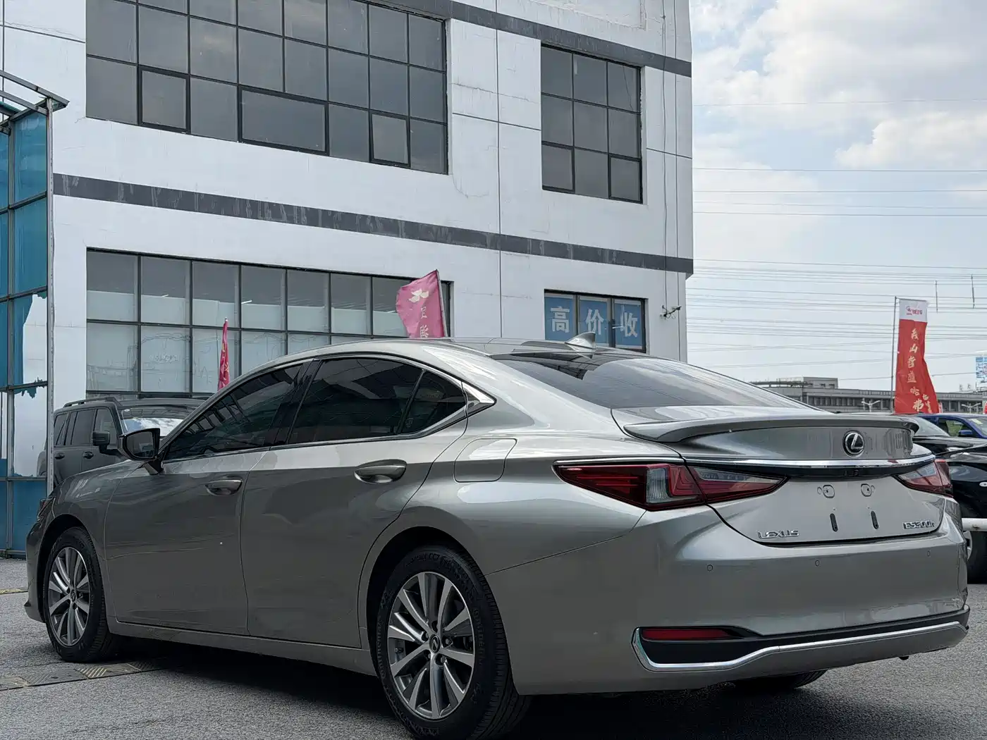 Lexus ES 2018 300h Excellence Edition China V фото 4