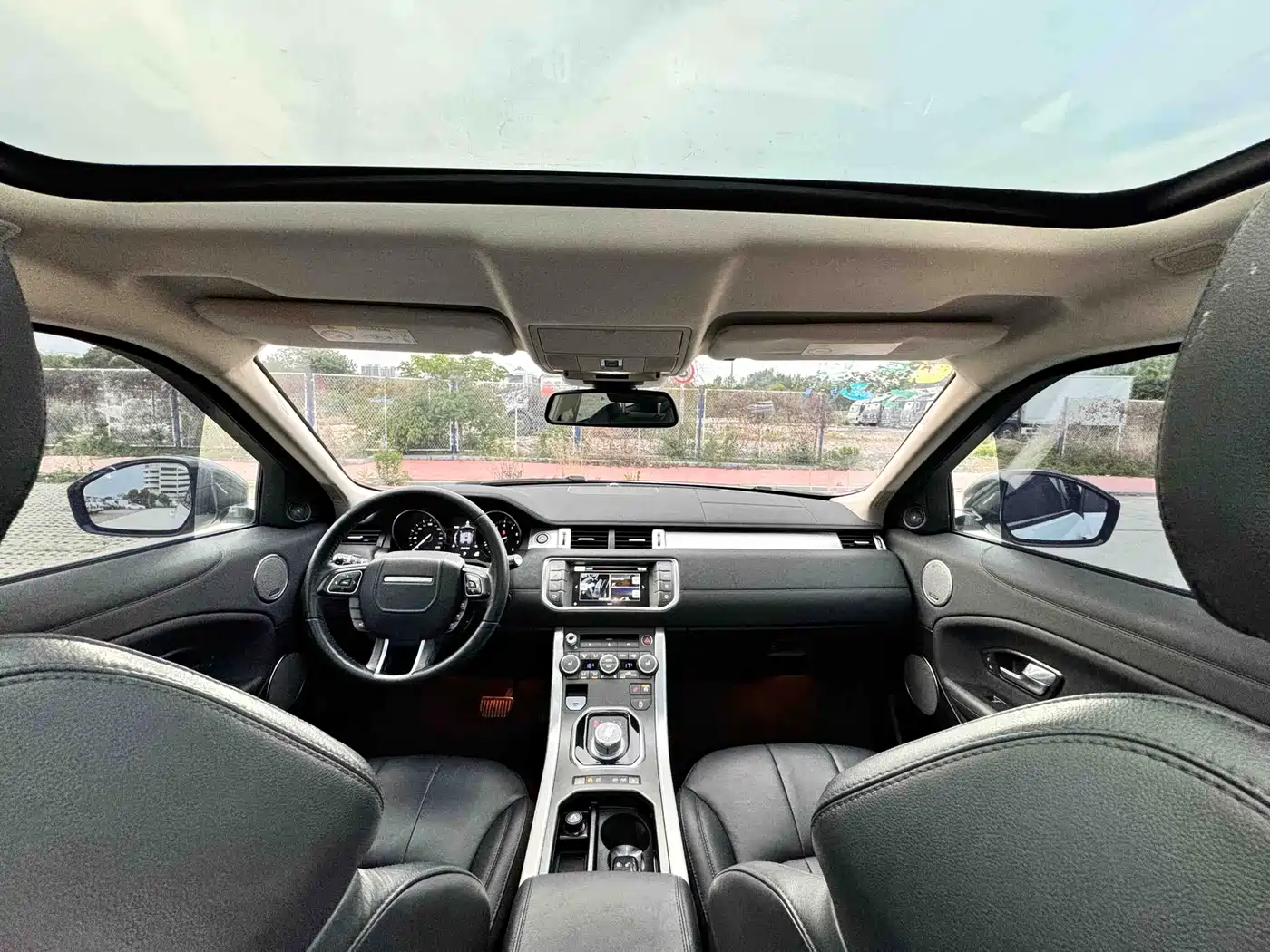 Land Rover Range Rover Evoque 2017 2.0T SE Smart Shine Edition фото 12